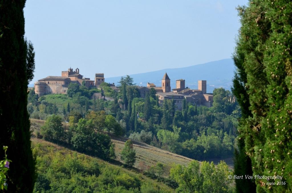 فيلا Agriturismo Il Torrione تْشيرتالدو المظهر الخارجي الصورة