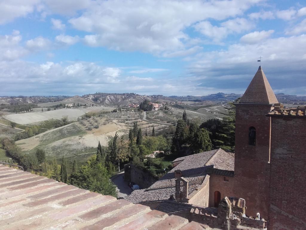Agriturismo Il Torrione تْشيرتالدو المظهر الخارجي الصورة