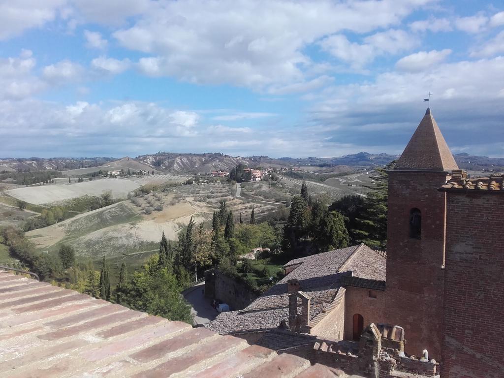 فيلا Agriturismo Il Torrione تْشيرتالدو المظهر الخارجي الصورة